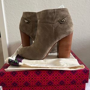 Gray ankle boots, heel 5 inch, have a symbol T on both side of the boots.